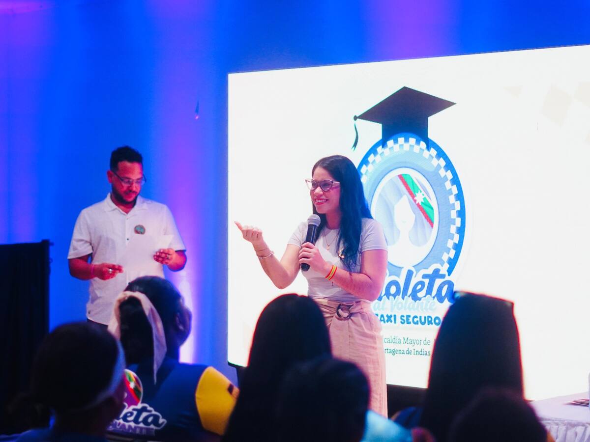 En Cartagena 60 mujeres ya cuentan con licencia para conducir taxis