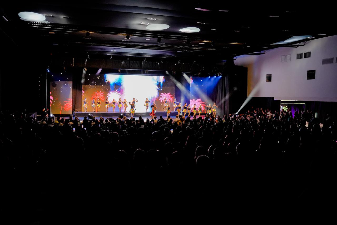 Martina’s Dancing Era: Una noche inolvidable que Iluminó el Club Cartagena con talento y alegría