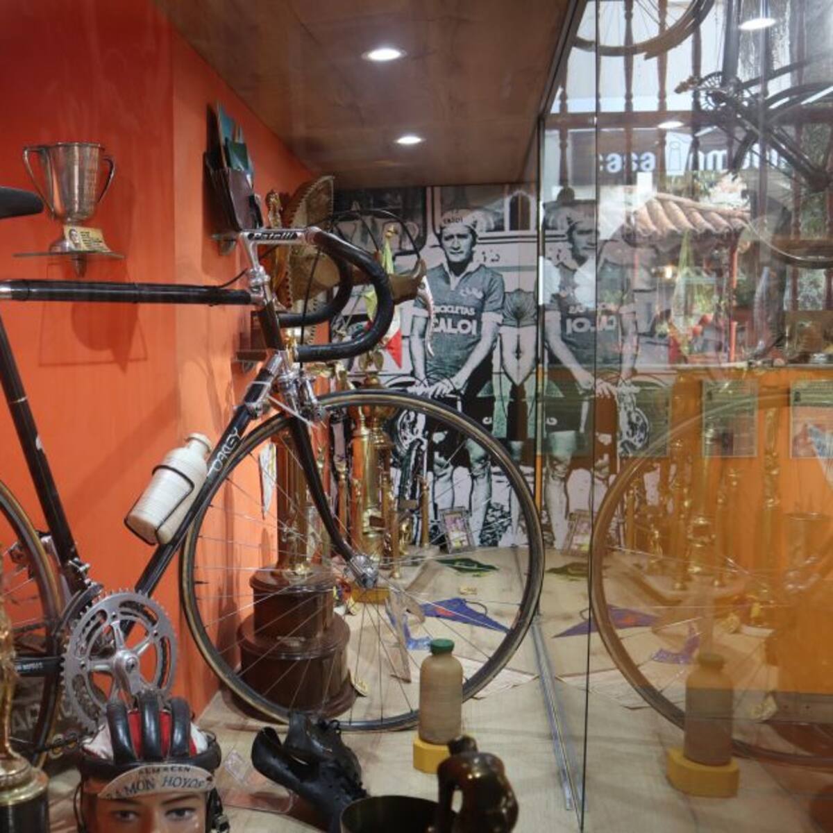 En Marinilla están los más de 200 trofeos que ganó Ramón Hoyos
