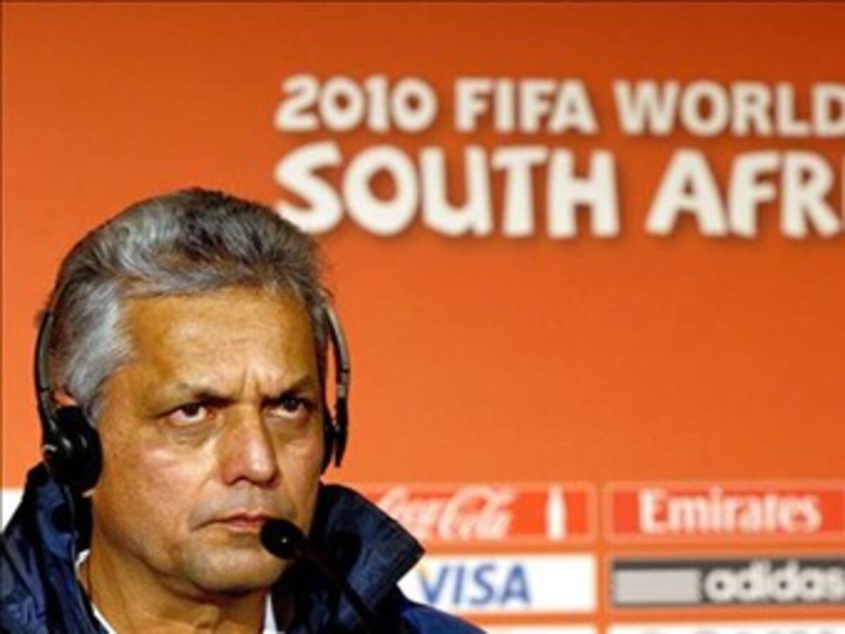 Reinaldo Rueda resta importancia a su ausencia en el banco para el juego Honduras-Chile
