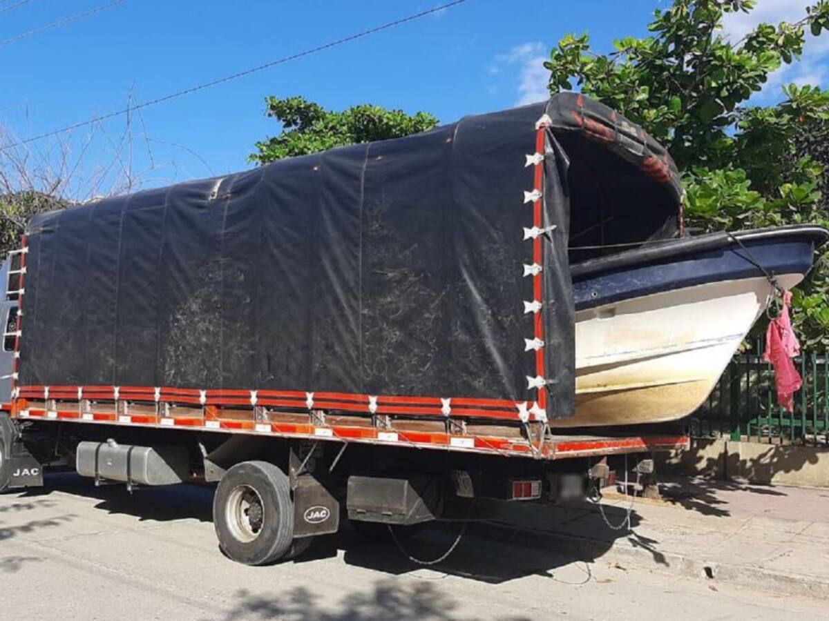 En carreteras de Bolívar recuperan lancha que fue robada en el Atlántico