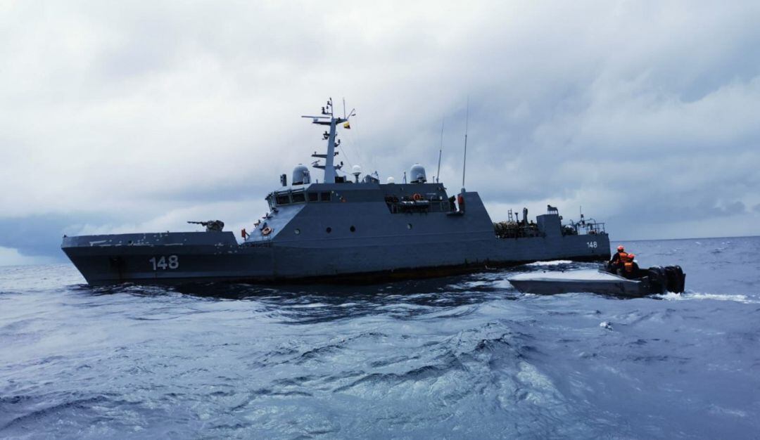 La Armada intercepto un semisumergible cargado con 340 kilogramos de cocaína, en área general de la bocana del Río Naya, Valle del Cauca. 