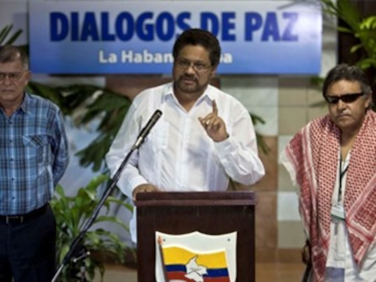 Órdenes de captura contra jefes de las Farc seguirán suspendidas