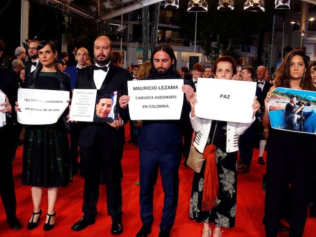 Protesta en la alfombra roja de Cannes por asesinato de cineasta colombiano