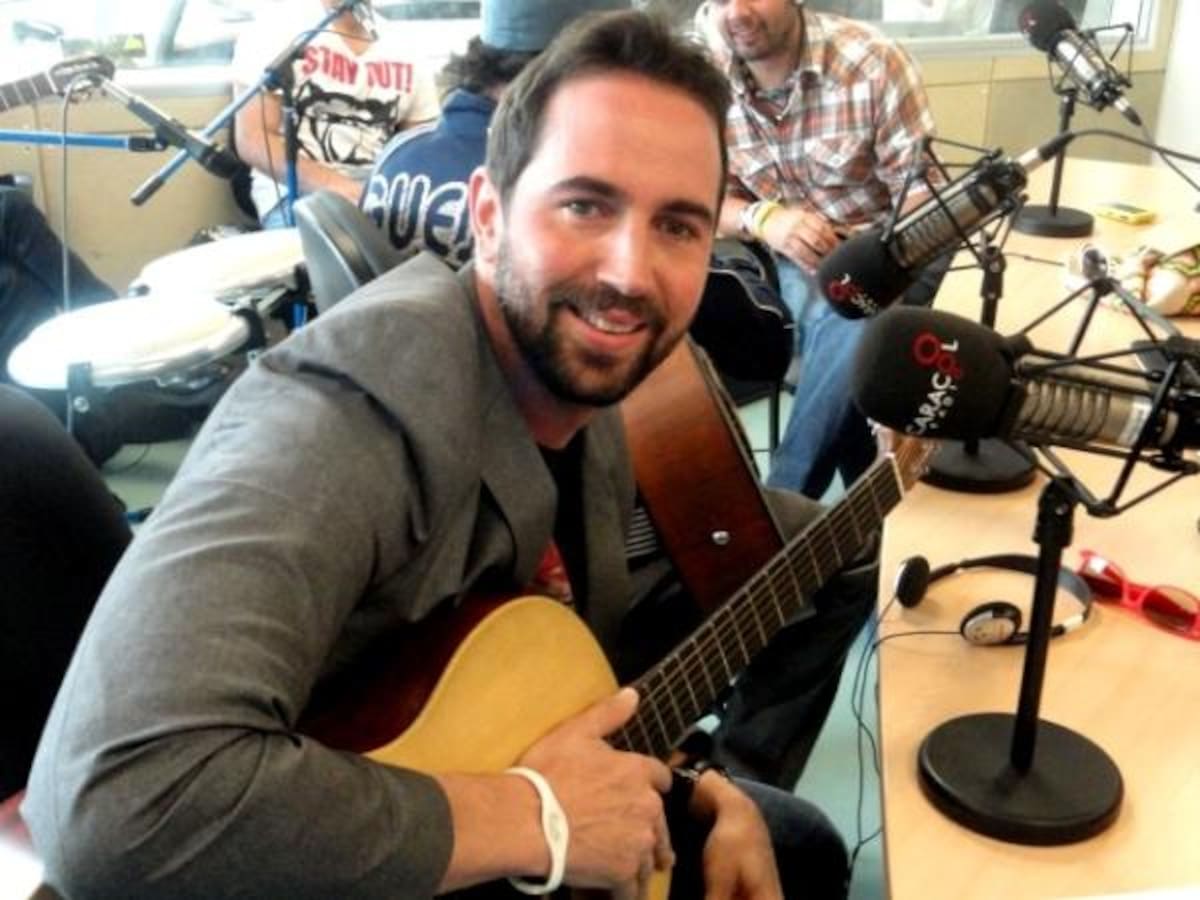 Lucas Arnau, Cantante