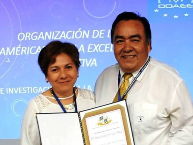 Colegio Virtual Siglo XXI ganador del premio Embajador de Paz y medalla Cruz Roja