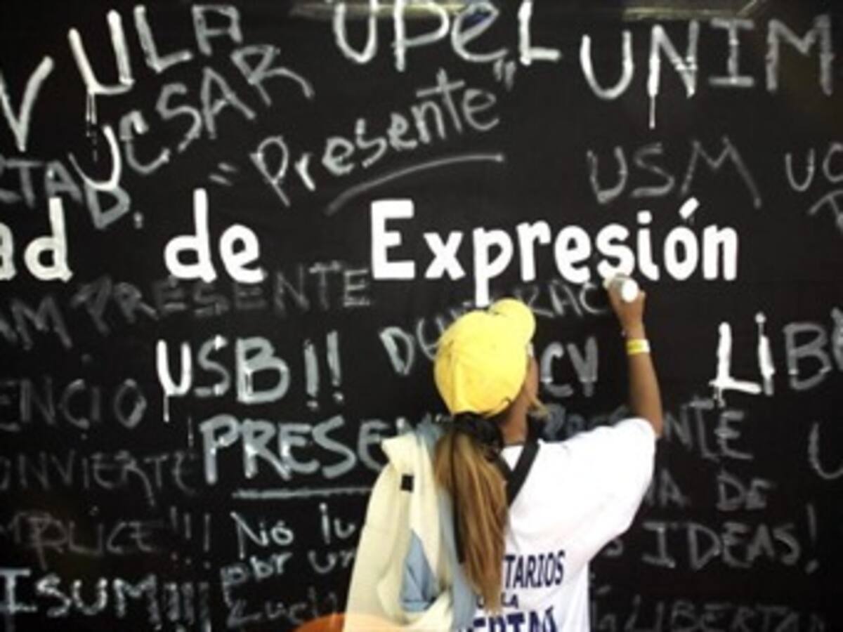 Reporteros Sin Fronteras califica a los paramilitares como 'depredadores' de la libertad de prensa