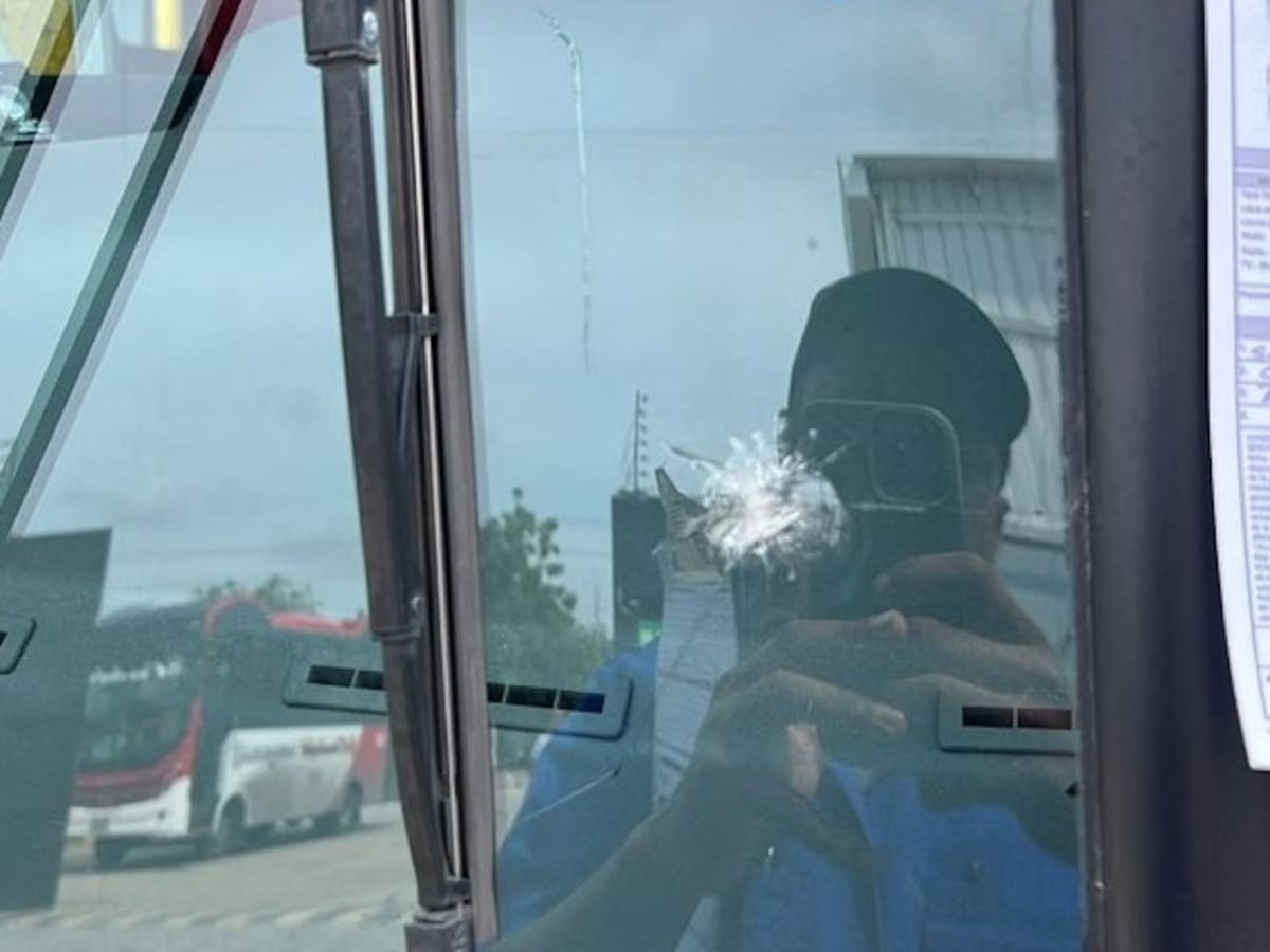 Nuevo acto de vandalismo contra uno de los buses articulados del Transmetro