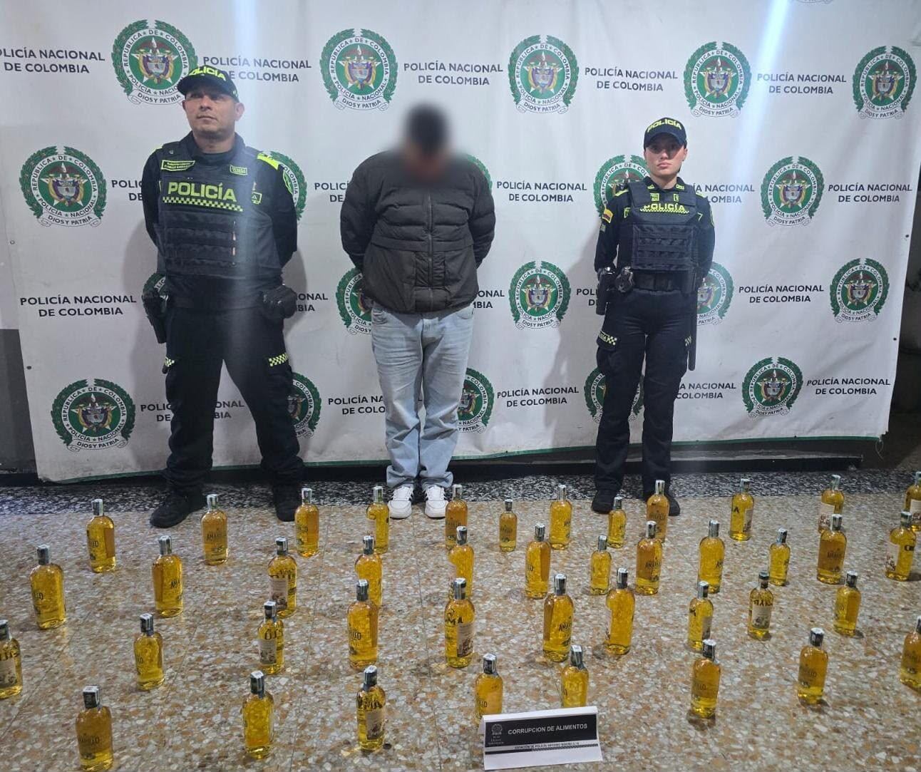 Capturan a hombre con 48 botellas de licor presuntamente adulterado en Bogotá