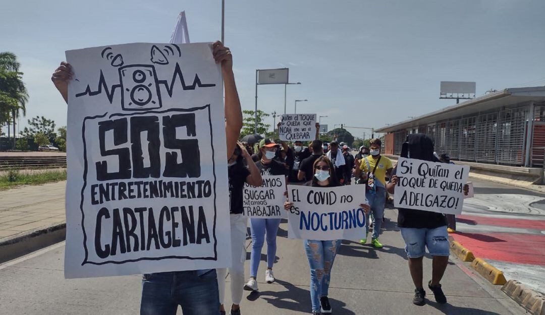 Trabajadores de esta industria exigen cambios a la medida para poder trabajar