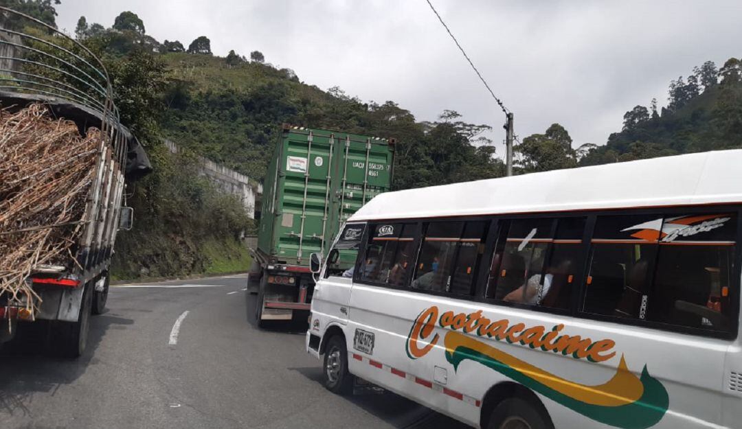 Los buses tienen el paso por la vía La Línea todos los días de navidad fin de año y comienzo del 2020.