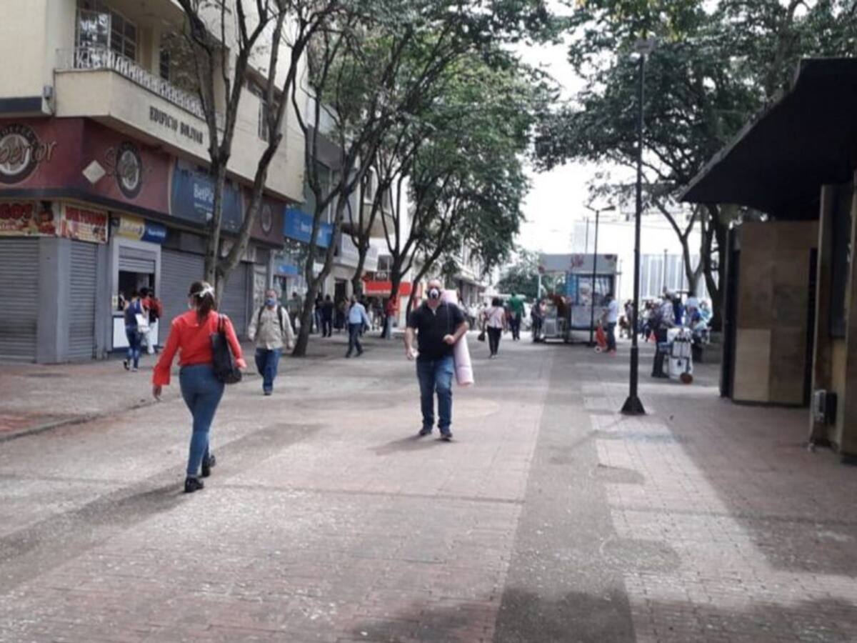 Pico y cédula en Armenia de números pares e impares alternados