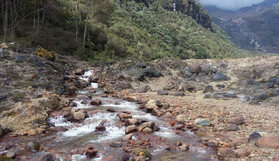 Afluente que nace en el Volcán Nevado del Ruiz