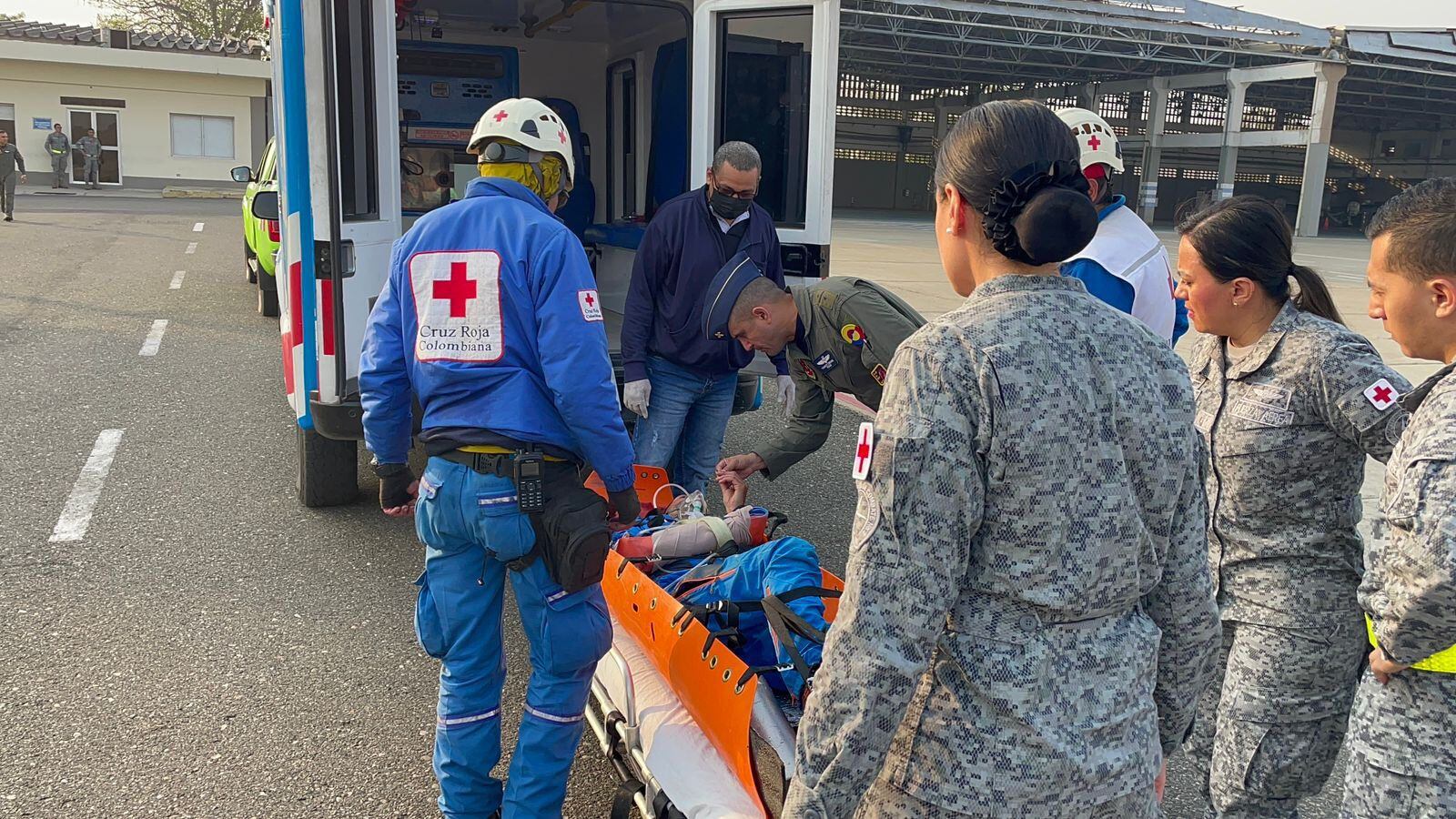 Rescate de parapentistas en la Sierra Nevada . Fuerza Aérea Colombiana