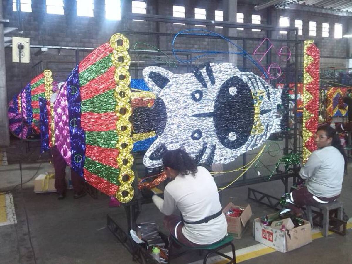 En 45% avanza montaje del alumbrado navideño de Medellín en 2015