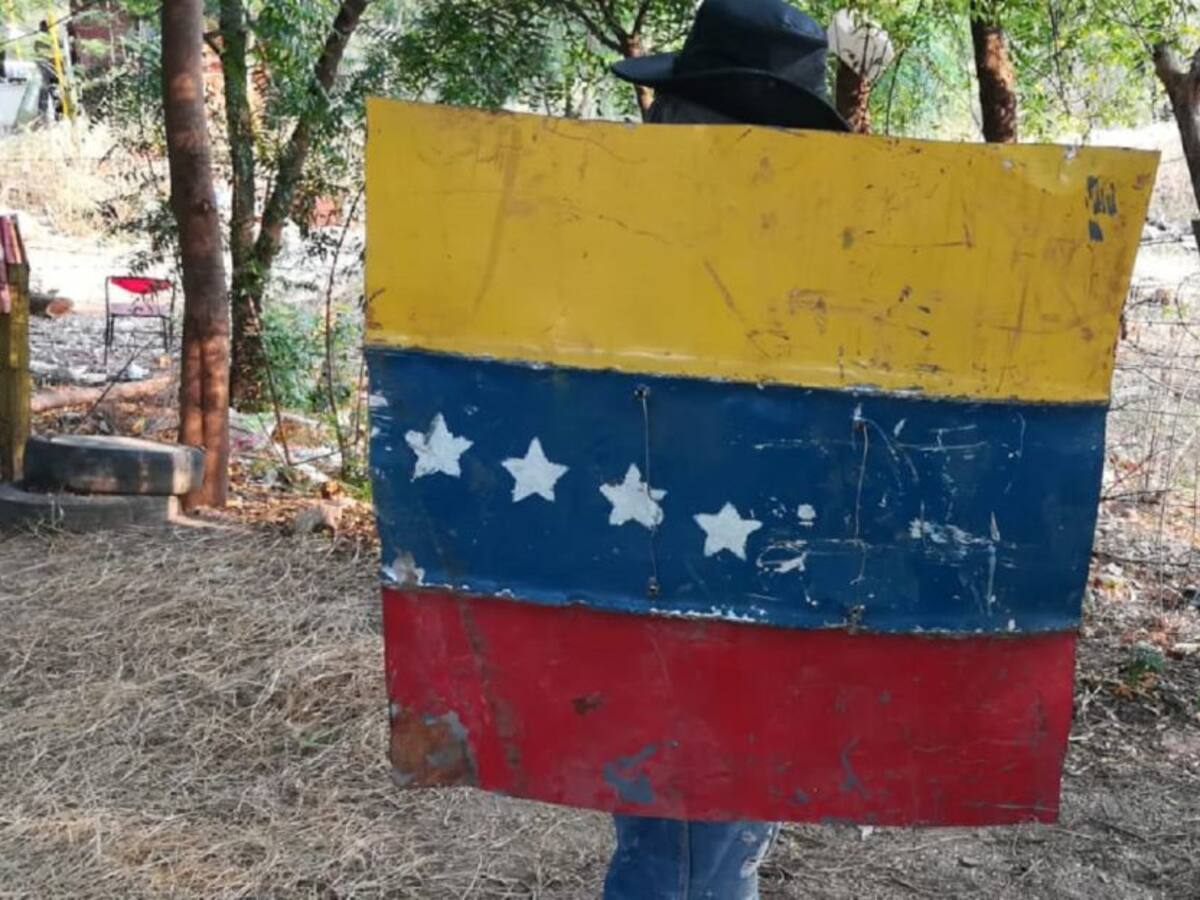 Con escudos artesanales resistencia en frontera se defiende