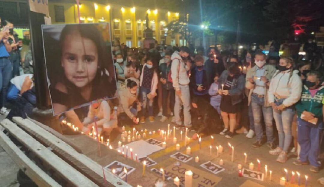 Velatón después de conocida la muerte de María Ángel Molina Tangarife.