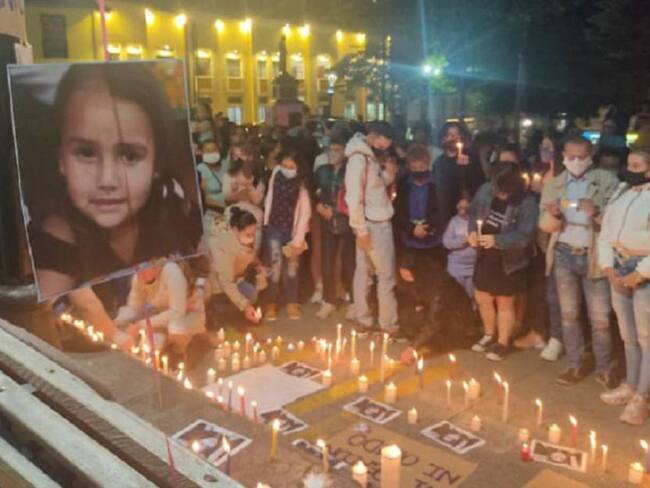 Velatón después de conocida la muerte de María Ángel Molina Tangarife.