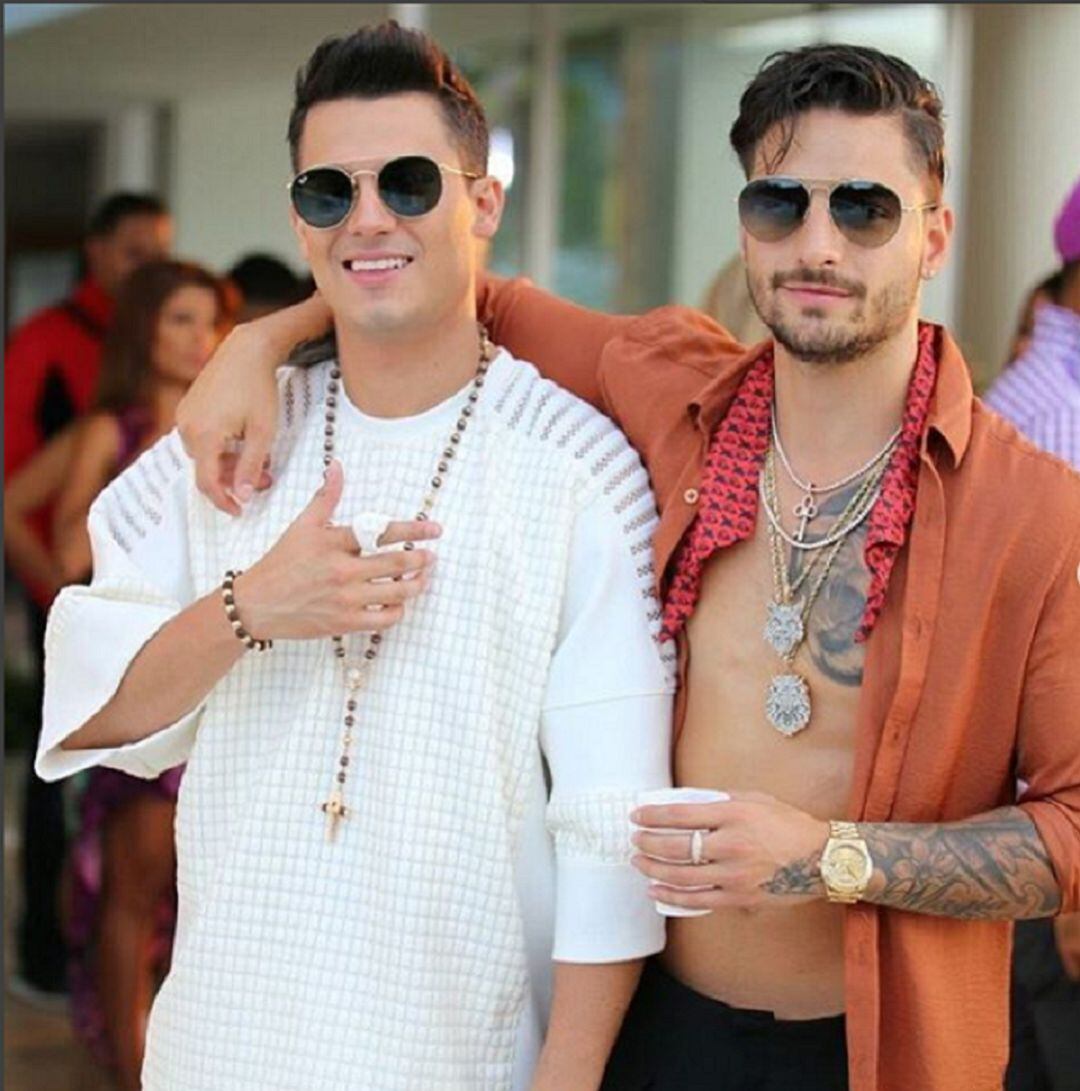 La sensual foto de Maluma y Pipe Bueno en piscina