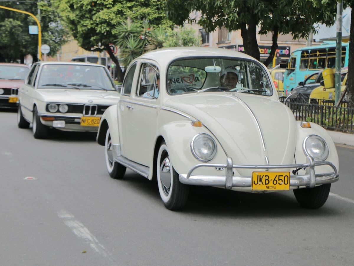 Segundo encuentro de carros antiguos en Neiva, reunió a más de 20 exponentes