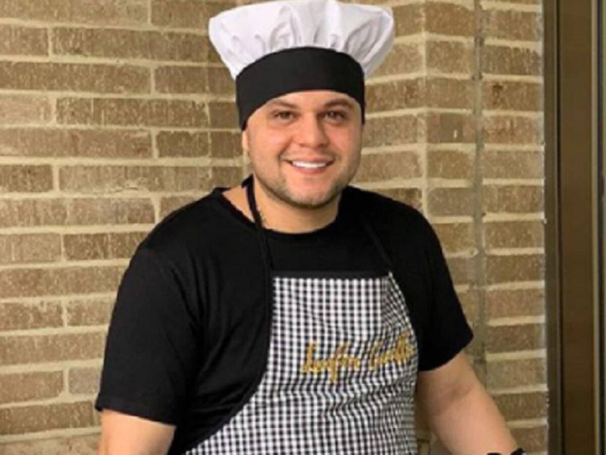 El artista de vallenato Luifer Cuello, enseña a cocinar de manera divertida