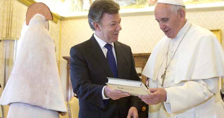 El presidente Juan Manuel Santos y el papa Francisco durante el encuentro del 2013.