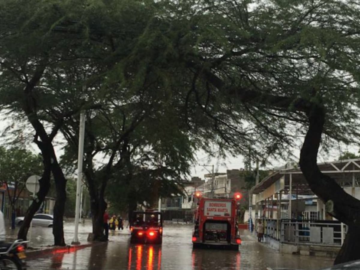 Fuerte lluvia causa estragos en Santa Marta