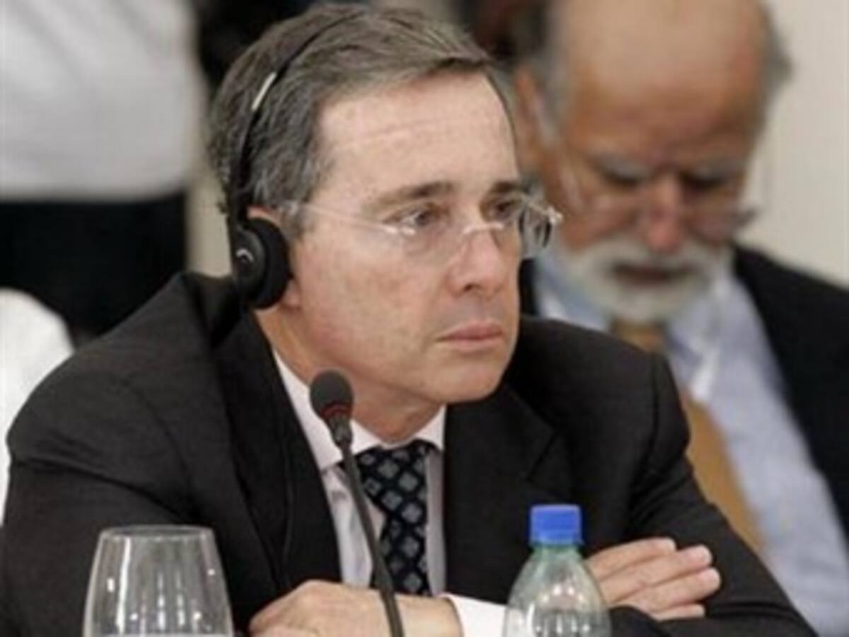 Uribe asegura que las Farc quieren aprovechar las liberaciones como un 'sainete' electoral
