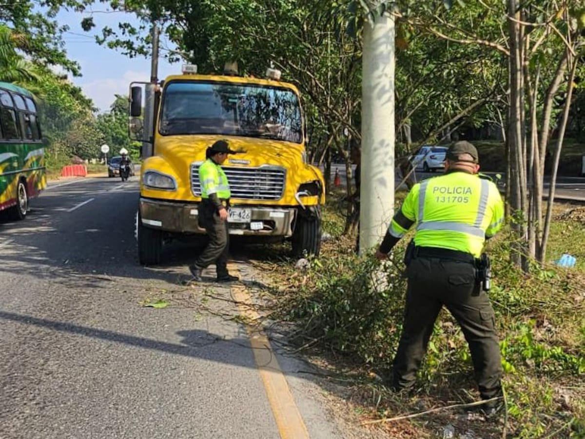 Policías evitaron tragedia con vehículo que se quedó sin frenos en vías de Bolívar