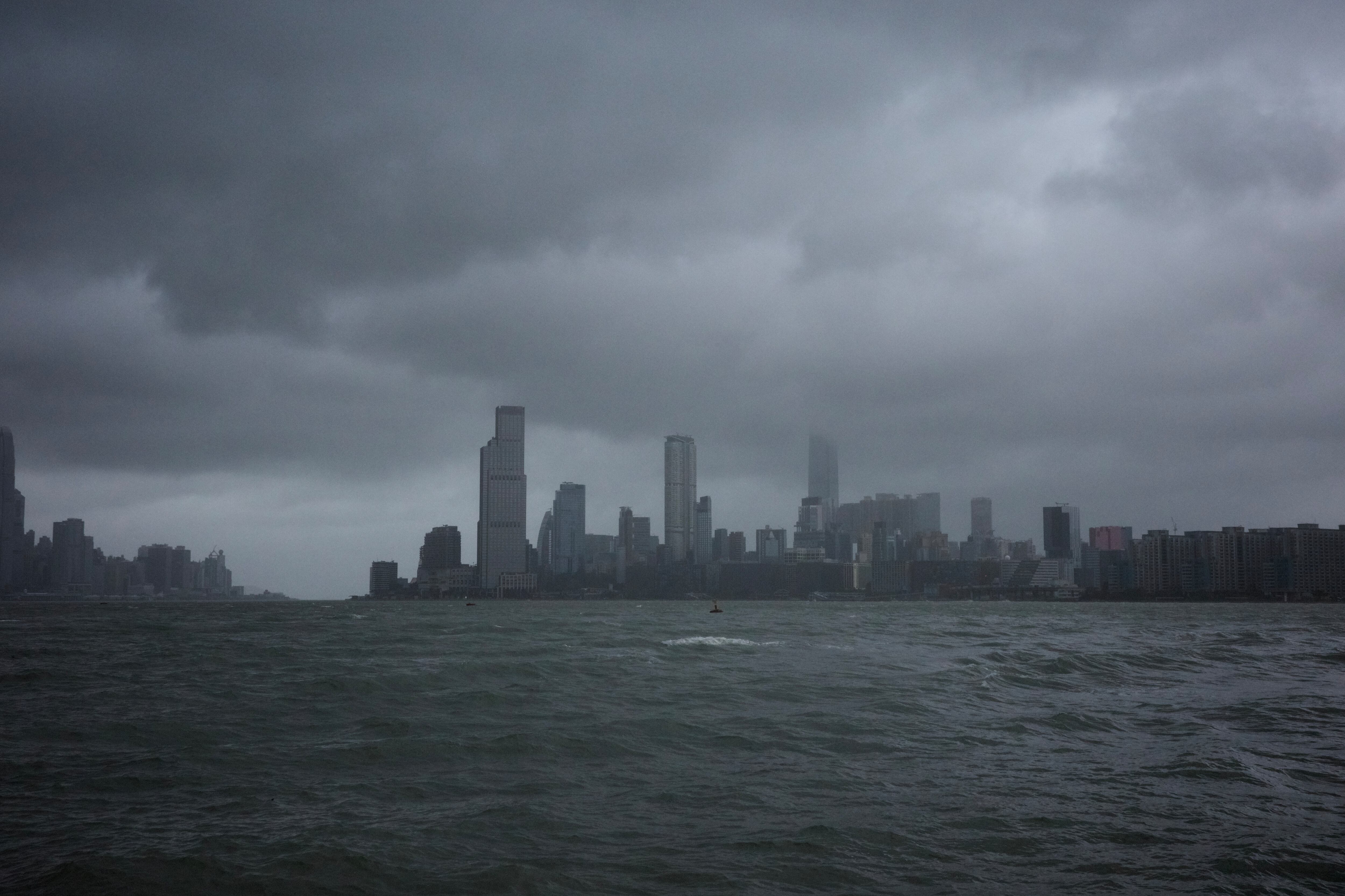 El supertifón Ragasa tocó tierra en la provincia de Cantón, el principal polo industrial de China, donde casi dos millones de personas han sido evacuadas 
(Foto:   Li Peiyun/VCG via Getty Images)