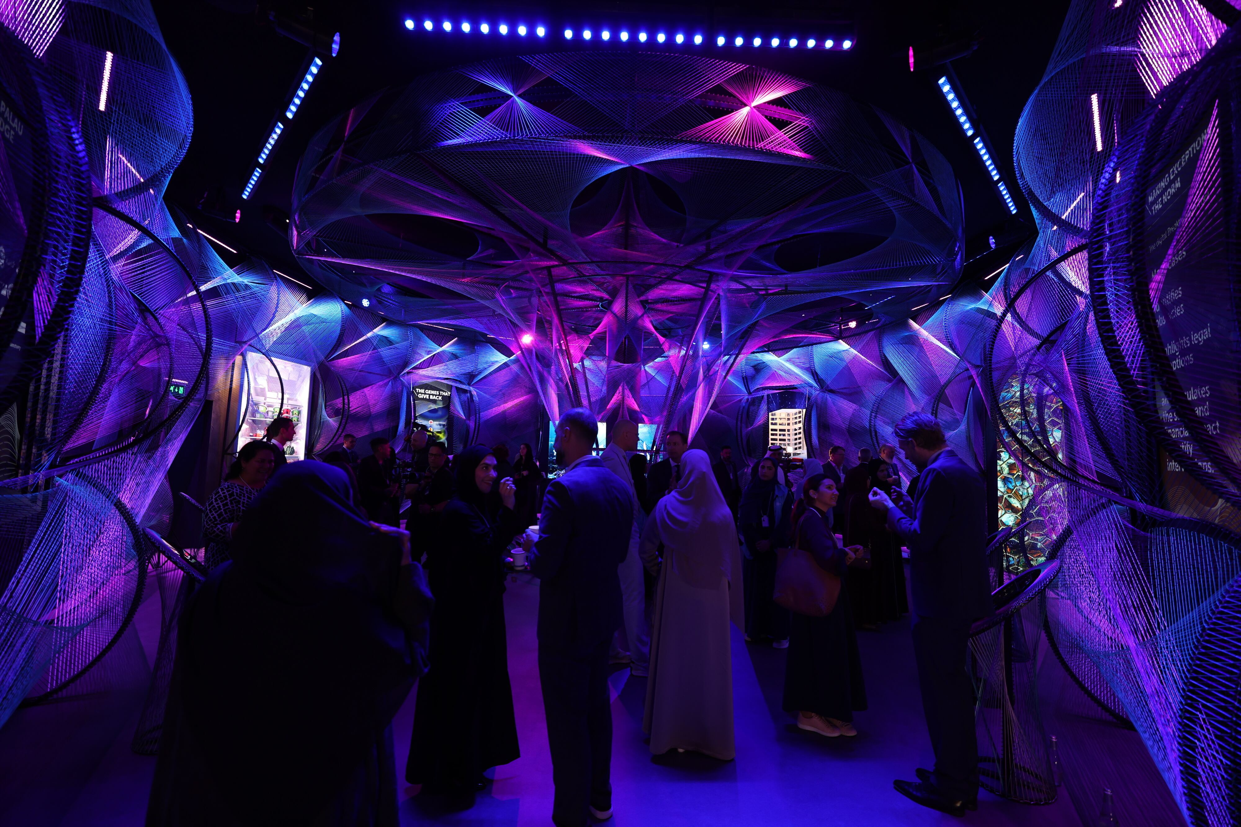 DUBAI (United Arab Emirates), 11/02/2025.- People gather at the edge of the government section at the World Government Summit in Dubai, United Arab Emirates, 11 February 2025. The World Governments Summit Organization is an international, impartial, nonprofit group whose goal is to influence how governments operate in the future. The summit is held in Dubai between 11 to 13 February. (Emiratos Árabes Unidos) EFE/EPA/ALI HAIDER