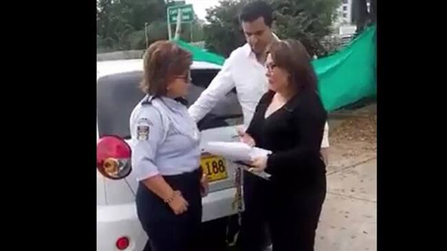Capturan a la agente de tránsito conocida como “La Piña” en Floridablanca. Foto: