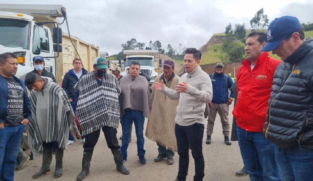 El acuerdo con la comunidad y la firma Concesionaria Unión Vial del Sur, logró levantar el desbloqueo de vías, medida de hecho con la que buscaban ser escuchados. 