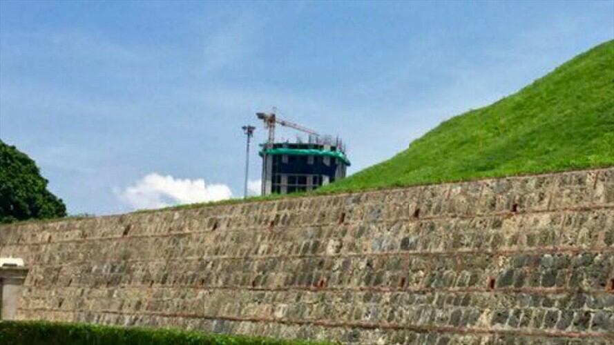 Con demanda buscan la nulidad de licencia del edificio cerca del Castillo San Felipe. Foto: Carlos Ardila