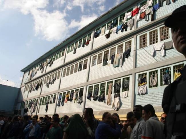 Guerrilleros presos en las cárceles levantan huelga de hambre