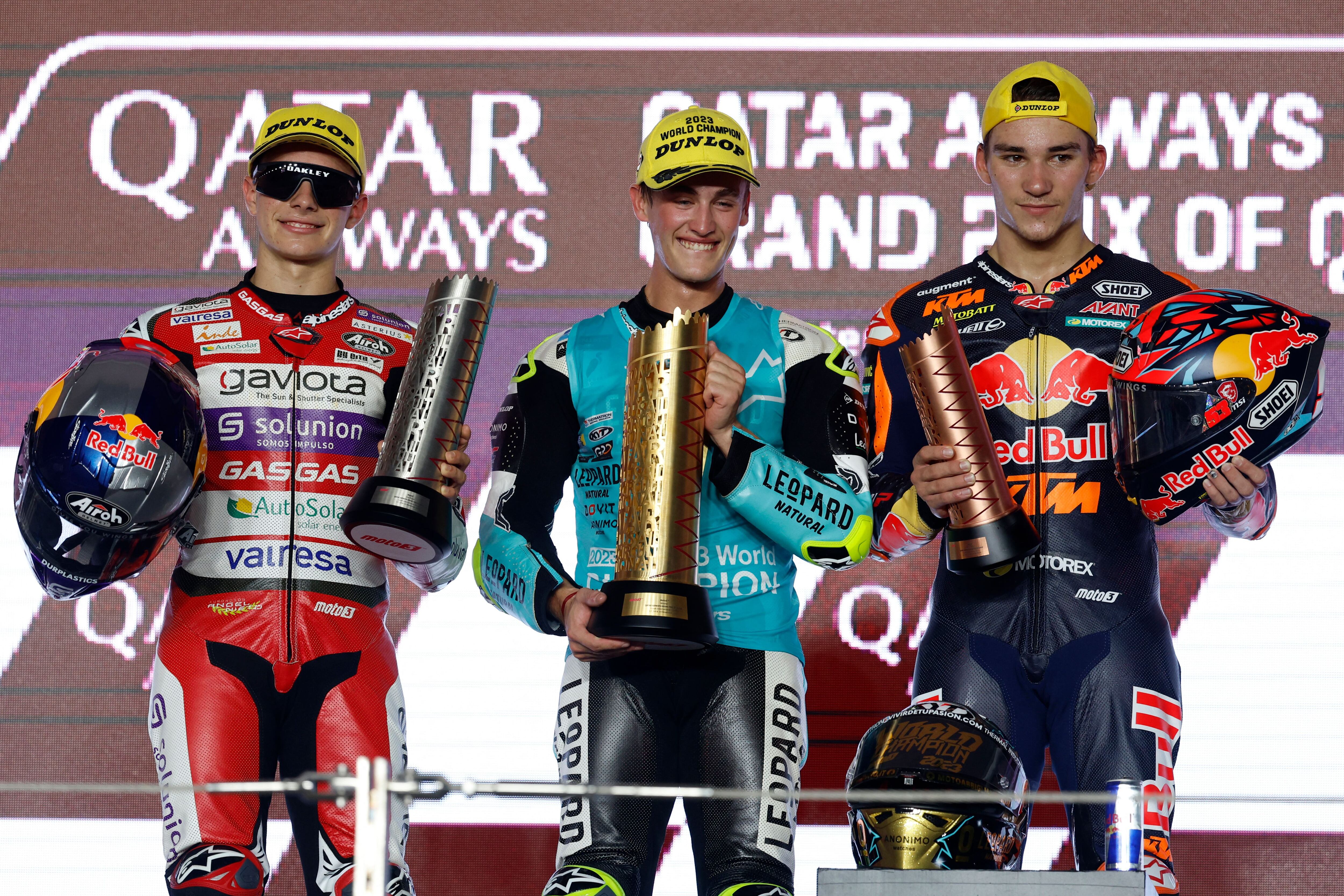 David Alonso en el podio del Gran Premio de Catar de Moto 3 | Foto: KARIM JAAFAR/AFP via Getty Images