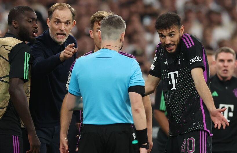 Jugadores del Bayern Múnich reclaman la polémica acción ante el Real Madrid  / Getty Images