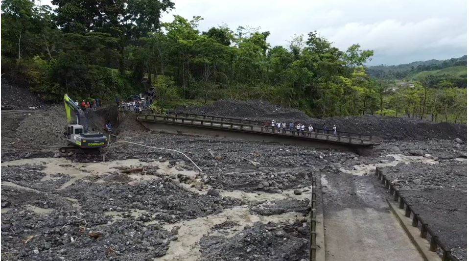 Puente viejo arrastrado por avalancha en Carepa- foto alcaldía