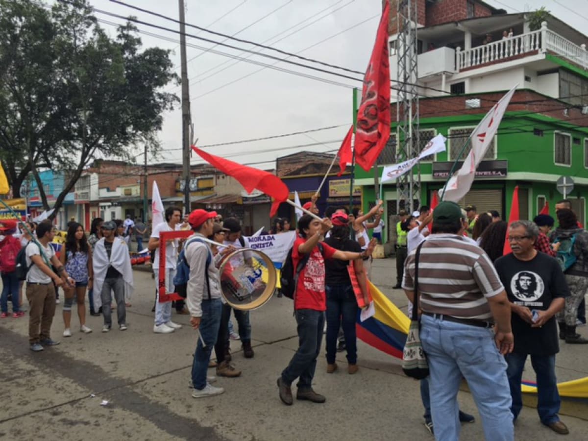 Los sindicatos caleños también se hicieron presentes en las marchas. Banderas, pancartas y consignas se tomaron las calles de la capital del Valle del Cauca.