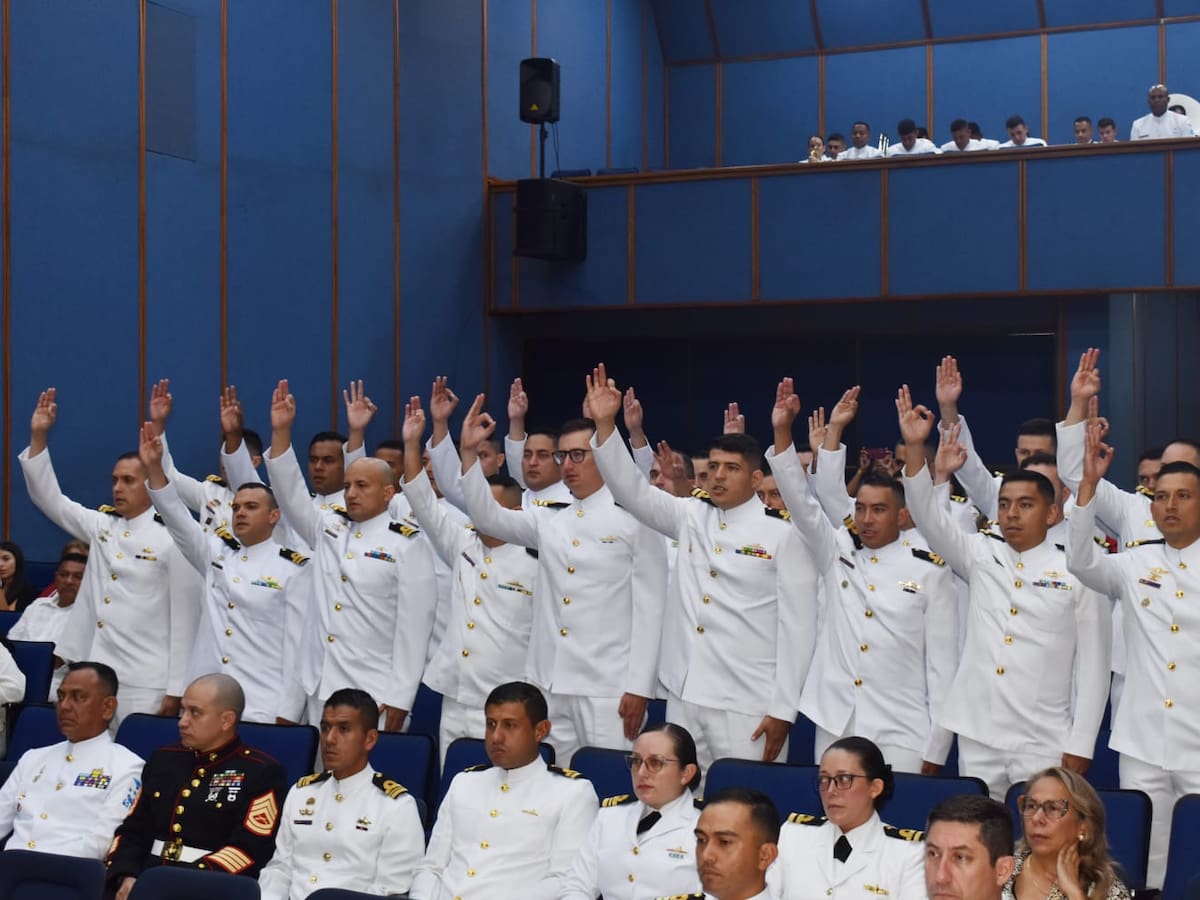 Escuela Naval de Cadetes entregó 42 títulos profesionales de pregrado y posgrados
