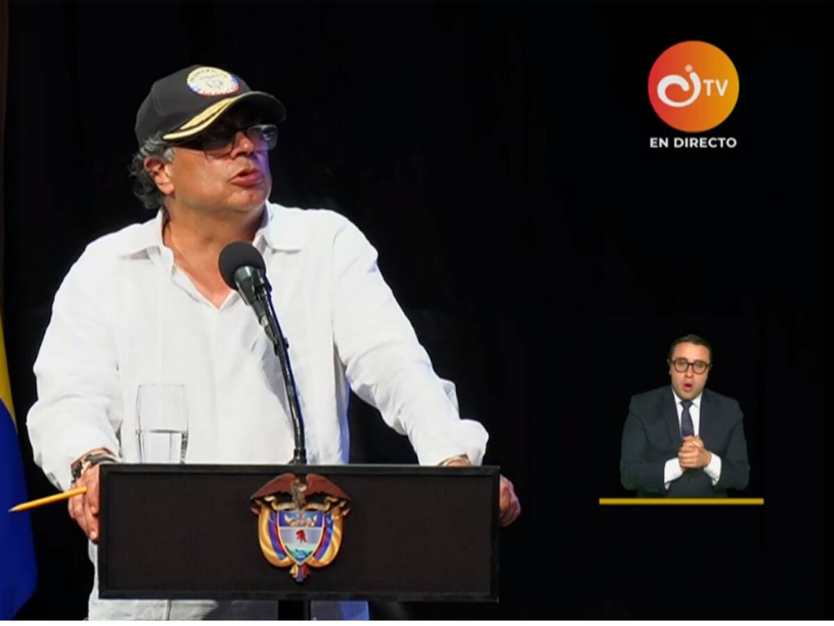 “Entregaron la Fiscalía a personas de dudosa procedencia”: presidente Petro