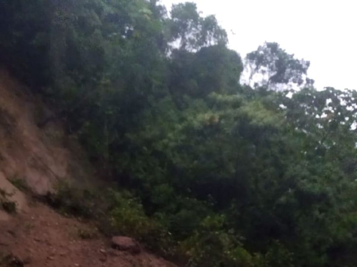 Deslizamientos siguen dejando incomunicados varios municipios del Tolima