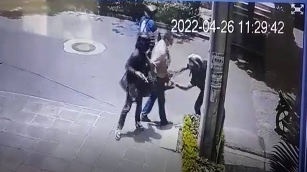 VIDEO: Como buitres, ladrones atracaron a un ciudadano en Bucaramanga
