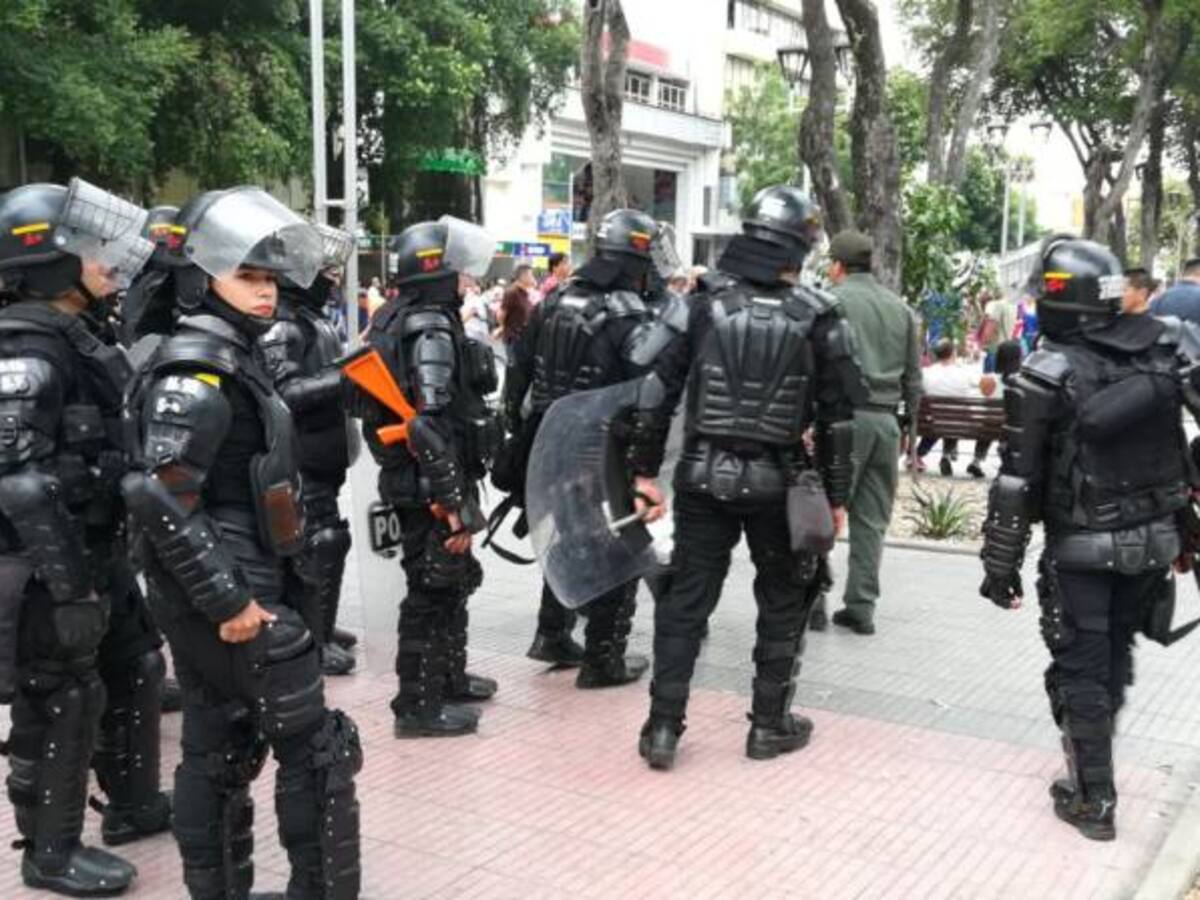 Con piedras atacan camioneta de Petro en Cúcuta