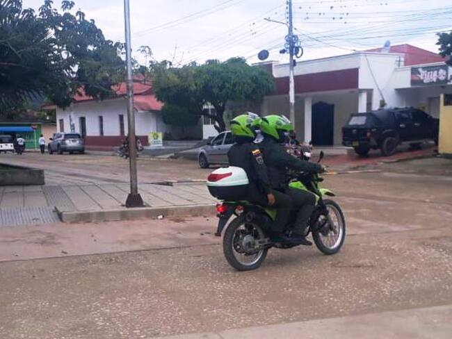 Patrullera y un patrullero heridos en asonada en San Juan Nepomuceno