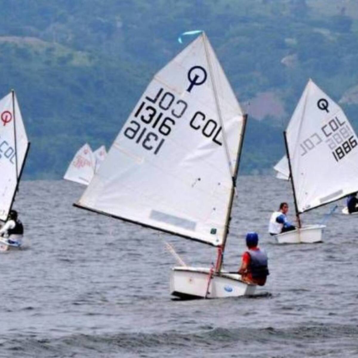 La vela se toma a Topocoro