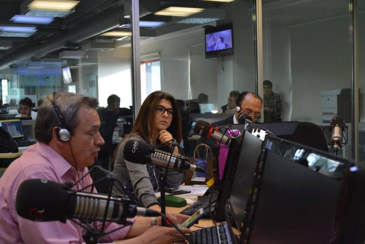 El ídolo de la radio se despide de La Luciérnaga pero continúa con sus comentarios deportivos en El Pulso del Fútbol. #GraciasPelaez
