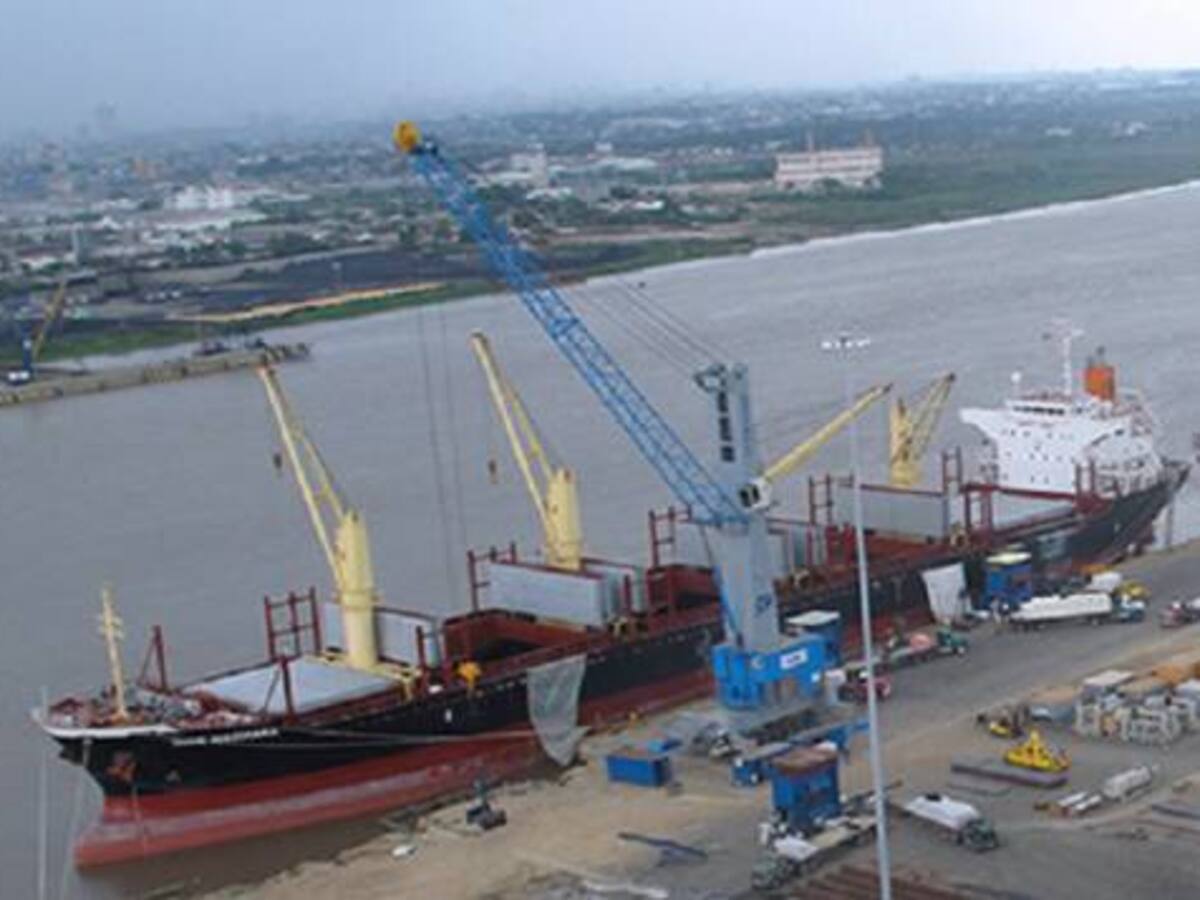 Por restricción en el puerto, barco en zona de cargue no puede salir