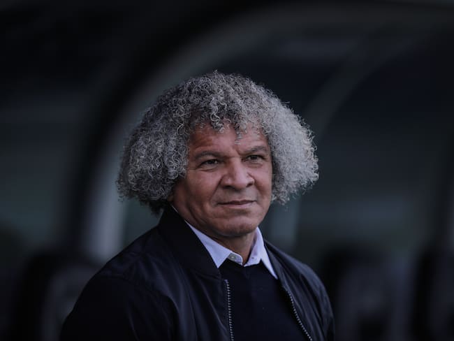BOGOTA, COLOMBIA - JANUARY 21: Coach Alberto Gamero of Millonarios looks on during the Liga BetPlay 1st round match between Millonarios and Independiente Medellin at Estadio El Campin on January 21, 2024 in Bogota, Colombia. (Photo by Andres Rot/Getty Images)
