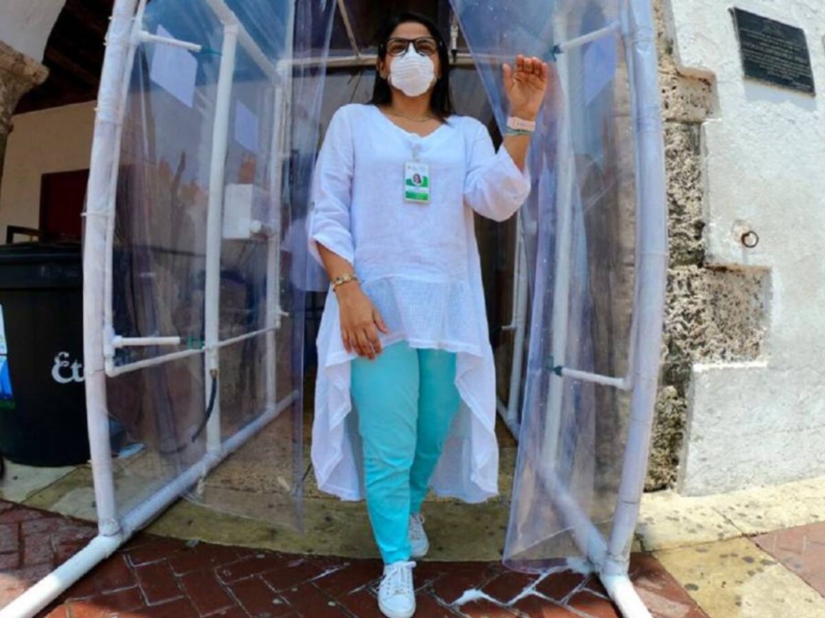 Aguas de Cartagena dona cabina de desinfección para prevenir COVID-19